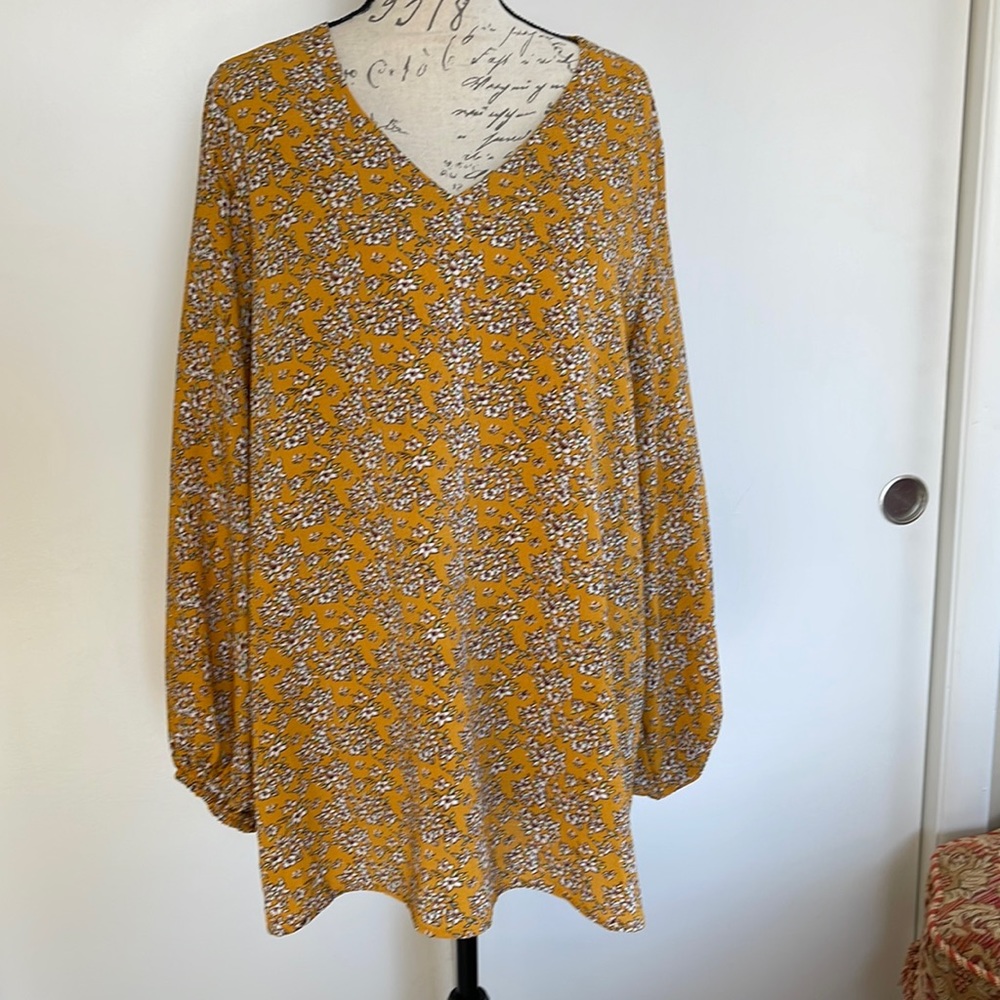 Belongsei blouse, gold floral, size XXL